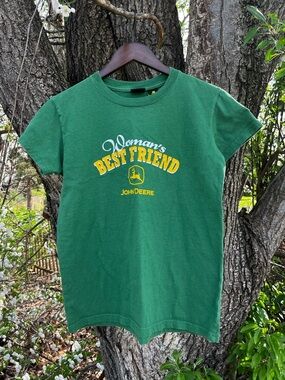 💚 John Deere “Woman’s Best Friend” Graphic T-Shirt – Size Small